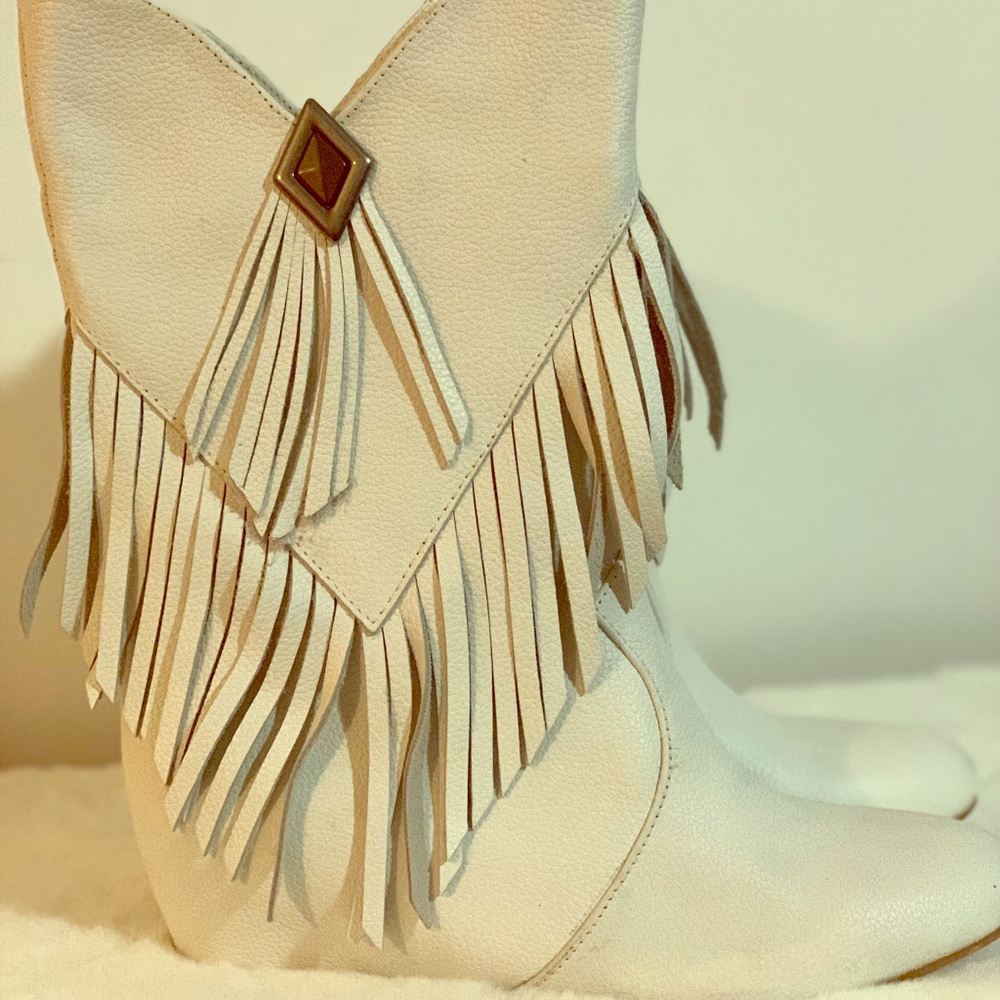 White fringe wedge booties